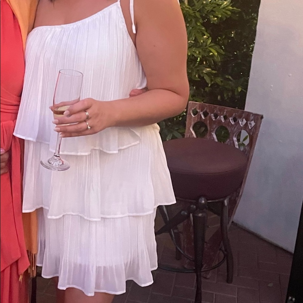 White lulu’s ruffled one-shoulder dress